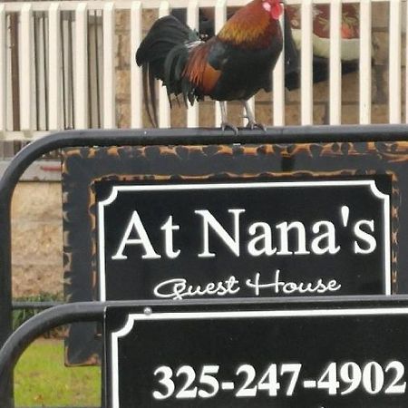 At Nana'S Guesthouse Llano Exterior photo