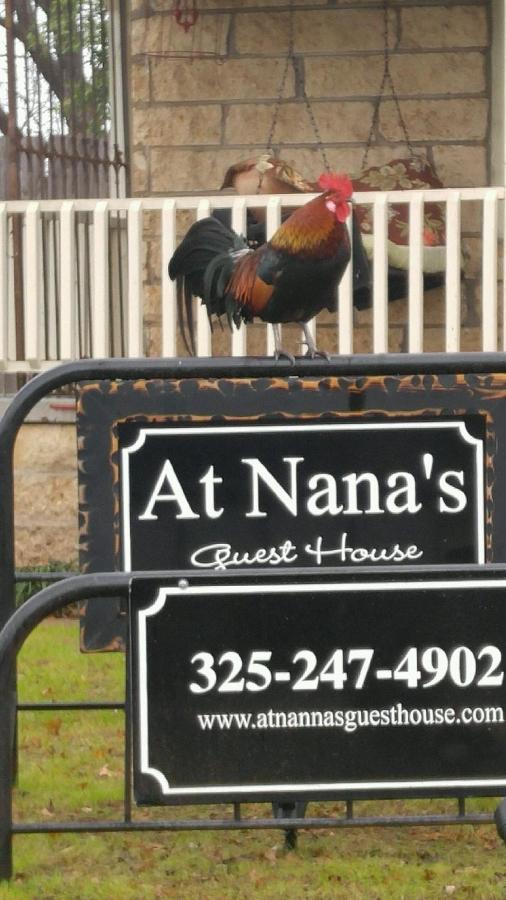 At Nana'S Guesthouse Llano Exterior photo